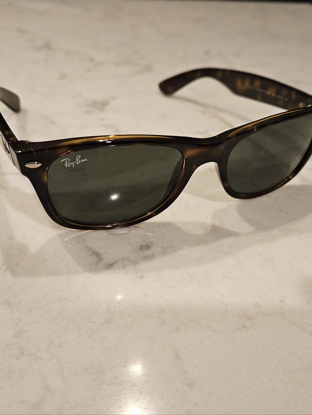 Ray-Ban New Wayfarer RB2132 52mm Tortoise Sunglasses with Green Lenses - Picture 12 of 12